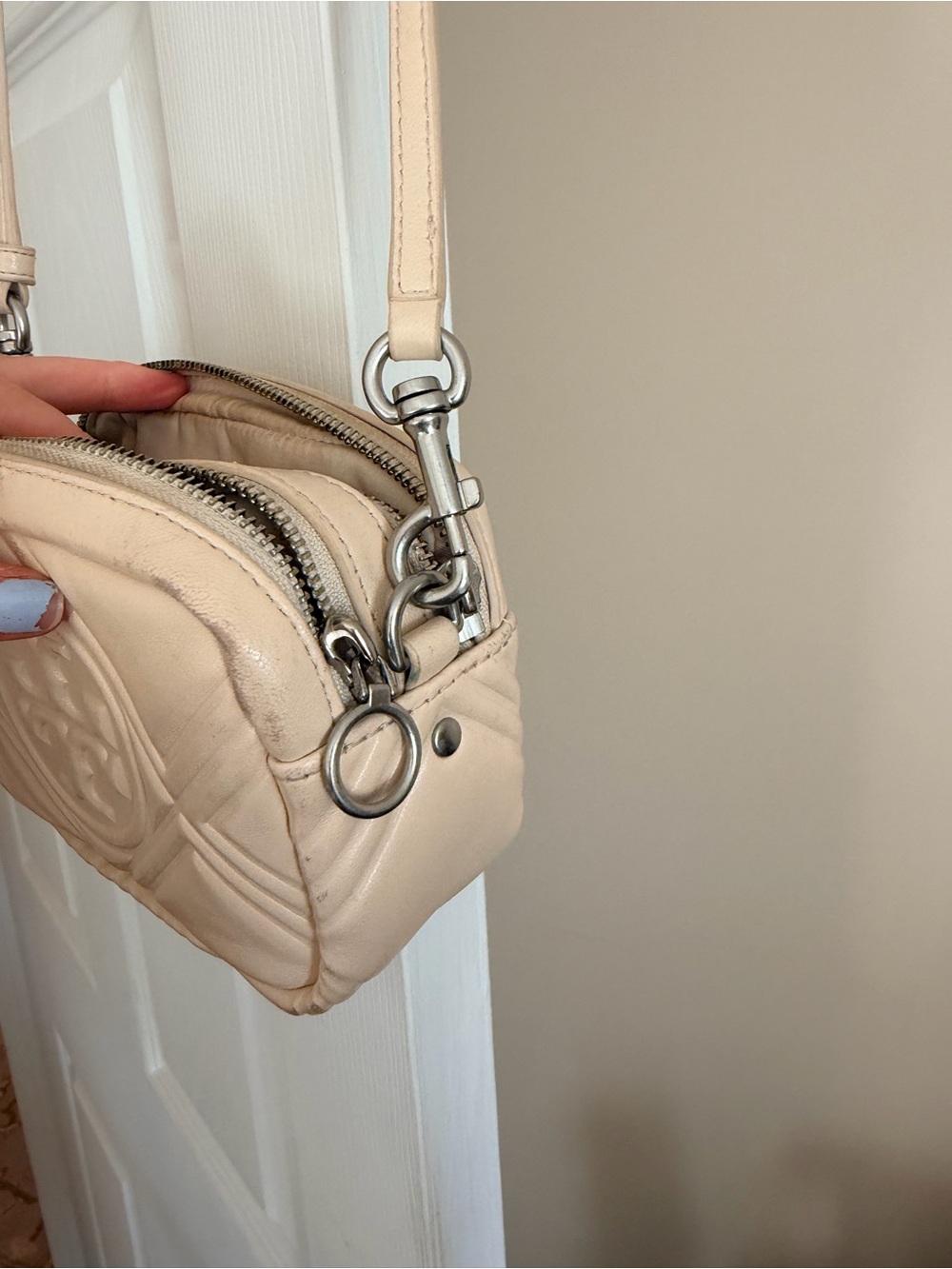 Tory Burch Cream Leather Quilted Logo Crossbody Bag - Picture 5 of 9